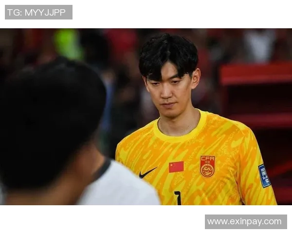 足球明星在关键时刻错失空门机会引发球迷热议与反思